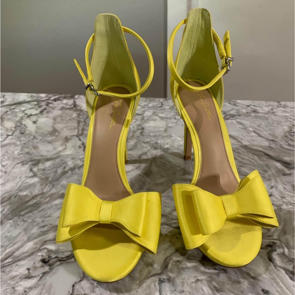 Like New Yellow  Gianni Bini X Jess Southern satin Bow Heels.